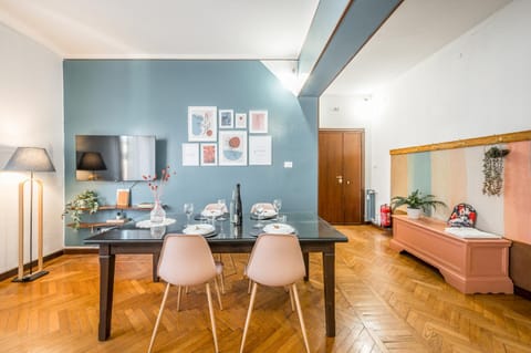 TV and multimedia, Living room, Seating area, Dining area