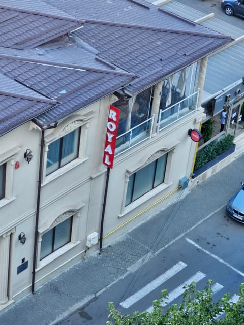 Restaurant/places to eat, Bird's eye view, Street view