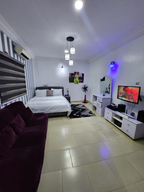 Asfranz Apartment (Luxury One-Bedroom with Private Garden)) Eigentumswohnung in Abuja