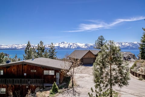 Lakeview Chalet on Don Drive Casa in Zephyr Cove