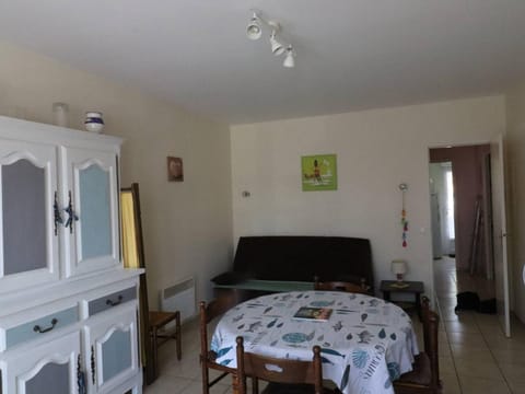 Appartement lumineux à Royan - proche gare et plage, 6 pers., terrasse, animaux admis - FR-1-738-24 Apartment in Royan