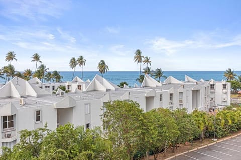 Ocean View Penthouse with pool, beachfront complex apts Condominio in Rio Grande