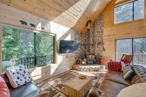 Charming Cabin Near Kirkwood Ski Resort with Hot Tub House in Calaveras County