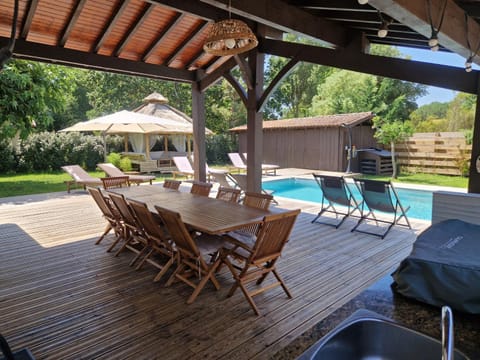 Patio, Dining area, Meals