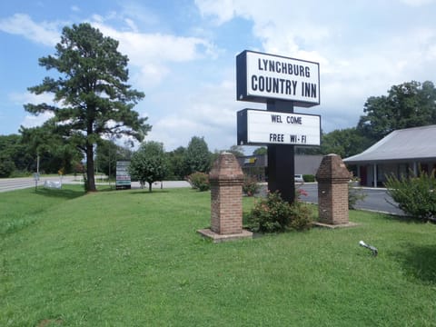 Lynchburg Country Inn Motel in Lynchburg
