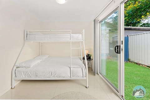 Aircabin - Oxley Park - Lovely & Comfy - 2 Bed House in Mount Druitt