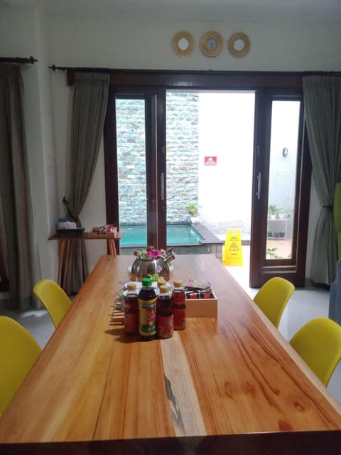 Dining area, Swimming pool