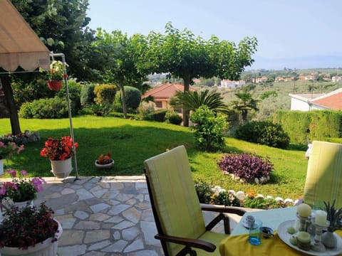 Patio, Natural landscape, Garden, Garden, View (from property/room), Balcony/Terrace, Dining area, Garden view