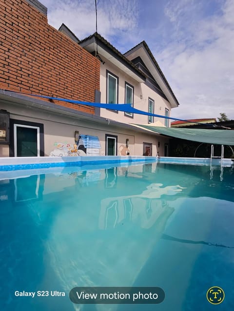 Leisure Pool Villa with Karaoke- 6 Room 23pax House in Ipoh