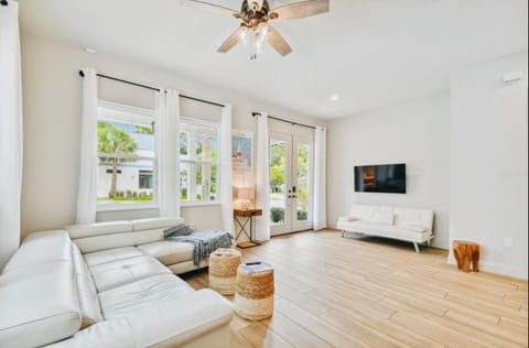 Beach-town Pet-Friendly Downtown Home @ 10 acre Park-629 House in Sarasota