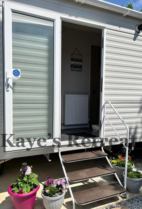 Kayes Retreat Three bed caravan Newquay Bay Resort Quieter area of park Haus in Newquay