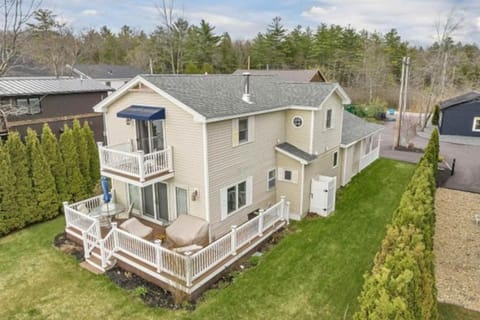 Waterfront home with dock Maison in Tilton