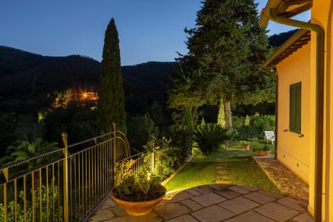 Facade/entrance, Garden
