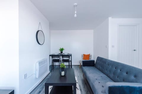 Beautiful apartment dos - free public parking Apartment in Liverpool