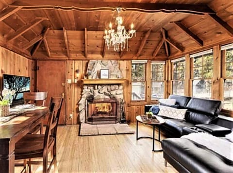 Cozy Bear Cabin with Spa Chalet in Big Bear