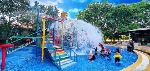 Water Splashin Themepark Lagoon Resort Melaka City - By YouBNB Homestay Melaka Condo in Malacca