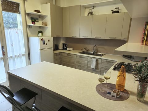 Day, Kitchen or kitchenette, kitchen