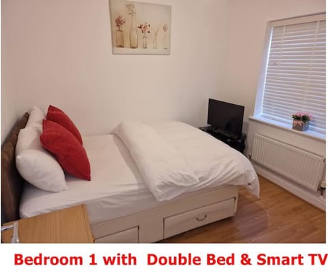 NightRest Homes 6 Bedroom House- Smart TV In each Room - Parking - Wifi Apartment in Aylesbury Vale