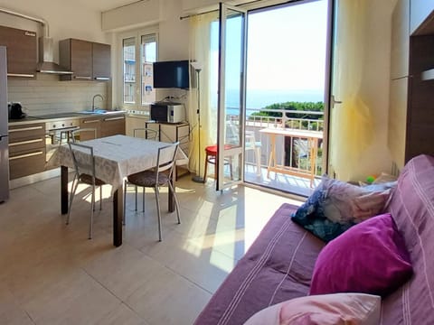 Holiday Sea View Apartment in Spotorno