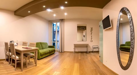 TV and multimedia, Seating area, Dining area