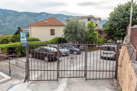 Facade/entrance, Garden view