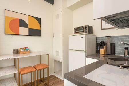 Stylish Hermosa Pier Getaway plus free parking Appartamento in Hermosa Beach