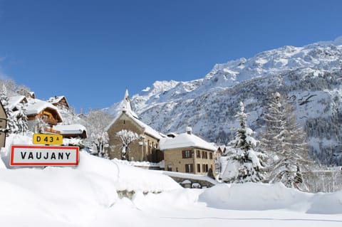 Neighbourhood, Natural landscape, Winter, Mountain view