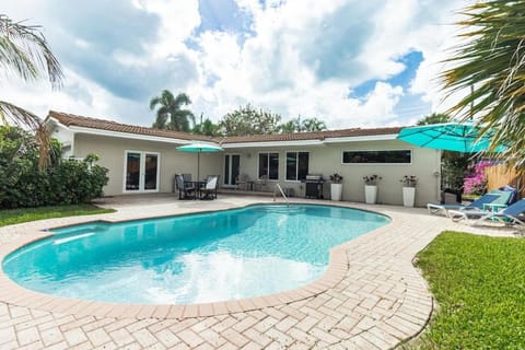 Spacious Fort Lauderdale HEATED Pool House, Grill and Beach 2.9 miles House in Oakland Park