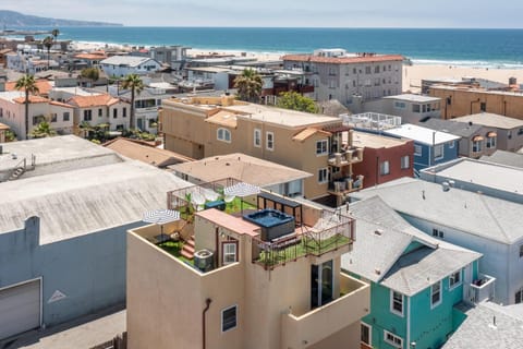 Ocean View Hot Tub Luxe House Steps to Sand Casa in Hermosa Beach