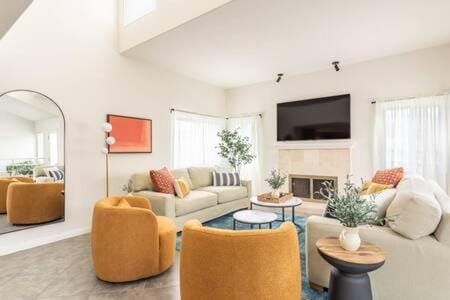 Relax and Unwind Luxe Home Blocks from Beach Maison in Hermosa Beach