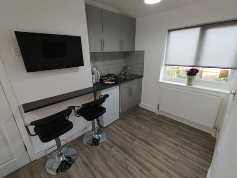 Stylish studio flat with Parking Condo in Enfield