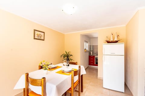 Dining area, Communal kitchen