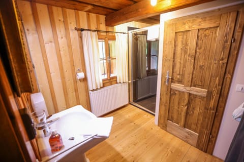 Bathroom, towels
