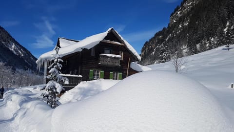 Property building, Day, Natural landscape, Winter, Mountain view