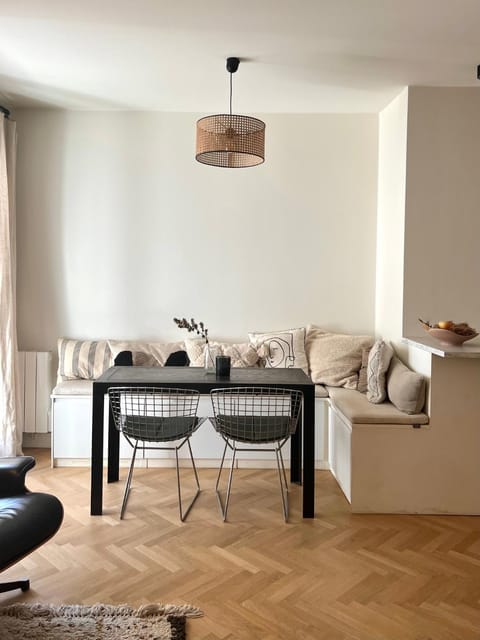 LuxeLevallois chic stay with balcony 800 meters from Paris Condo in Levallois-Perret