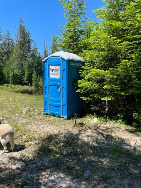 Little cabin in the woods Farm Stay in Glacier National Park