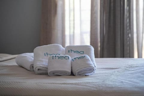 Bed, towels