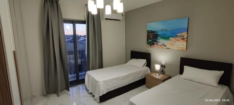 Bed, Balcony/Terrace, Photo of the whole room, Bedroom, air conditioner