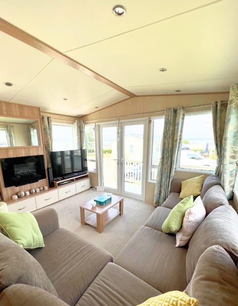 Kent Coast 2 Bedroom Holiday Home in Haven Casa in Allhallows
