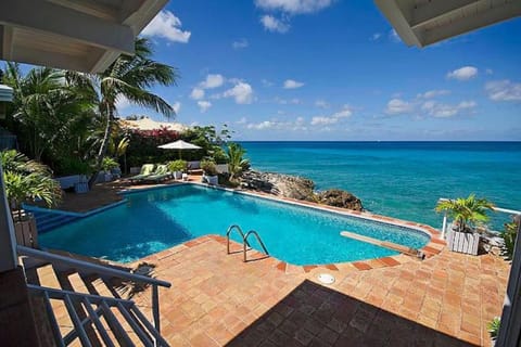 Ocean front villa, pool, private ocean snorkeling Villa in Sint Maarten