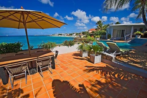 Ocean front villa, pool, private ocean snorkeling Villa in Sint Maarten