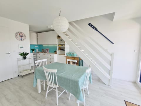 Dining area, kitchen