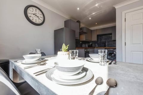 Stunning Refurbished Apartment in Central Cheltenham inc. Parking Apartment in Cheltenham