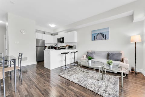 Home away from Home - Remote Office Condo in Vaughan