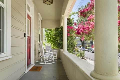 Historic Light-Filled 2BR Close to Downtown Core home Haus in Santa Rosa