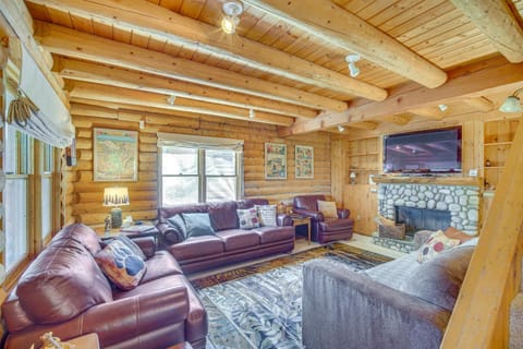 Crestline Area Vacation Rental Cabin with Decks! Haus in Cedarpines Park