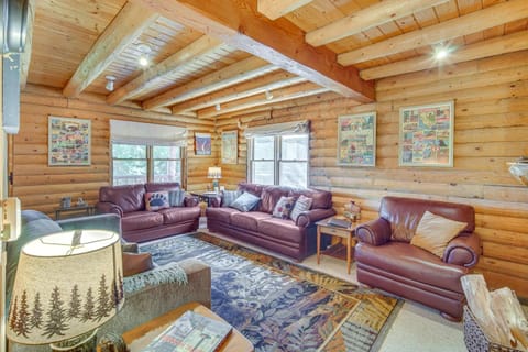 Crestline Area Vacation Rental Cabin with Decks! Haus in Cedarpines Park