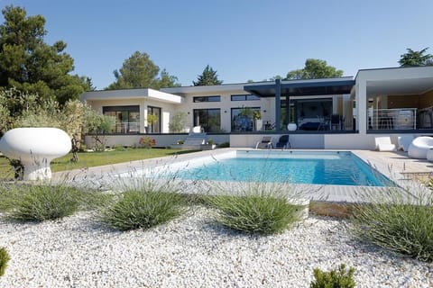 Property building, Day, Garden, Garden view, Pool view, Swimming pool