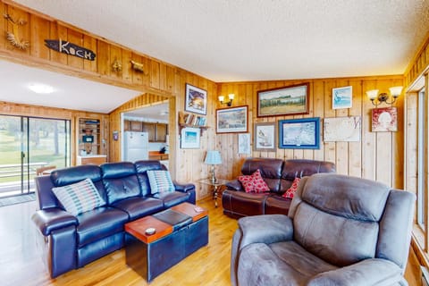 The Meadowlark Cabin House in Flathead Lake