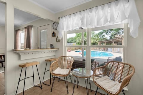 Seating area, Pool view